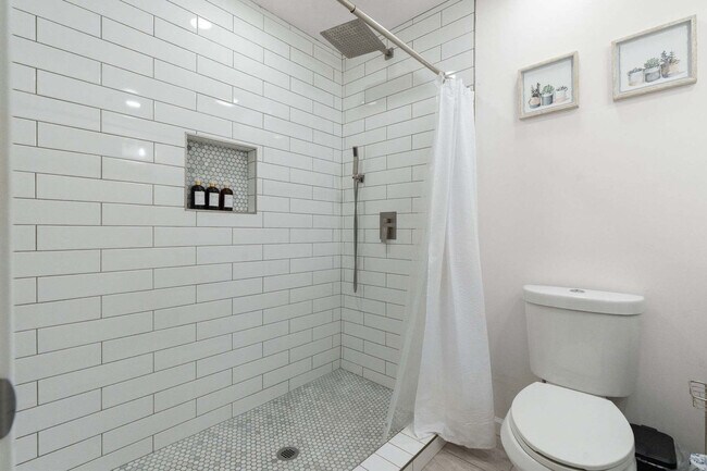 Building Photo - 2624 N 80th Pl