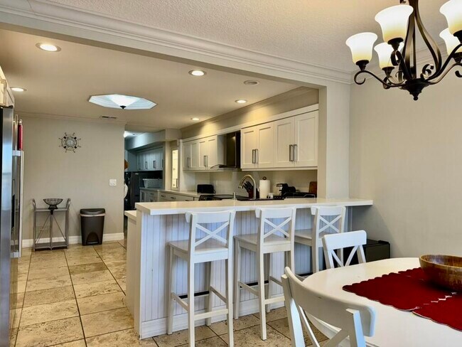 Building Photo - 10577 Santa Laguna Dr