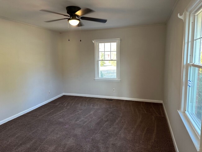 Building Photo - 4 Bedroom 1 1/2 Bath for Rent W/ Converted...