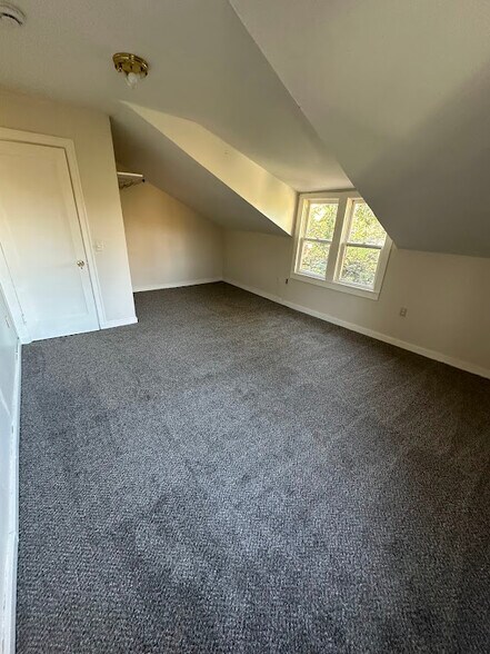 Building Photo - 11625 NW Thompson Rd