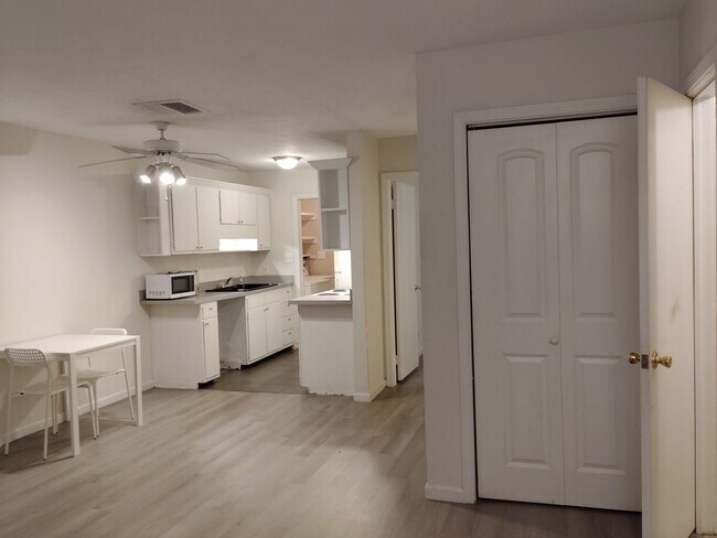 Building Photo - 110 Horizon River Dr