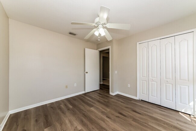 Building Photo - 926 Summer Breeze Dr