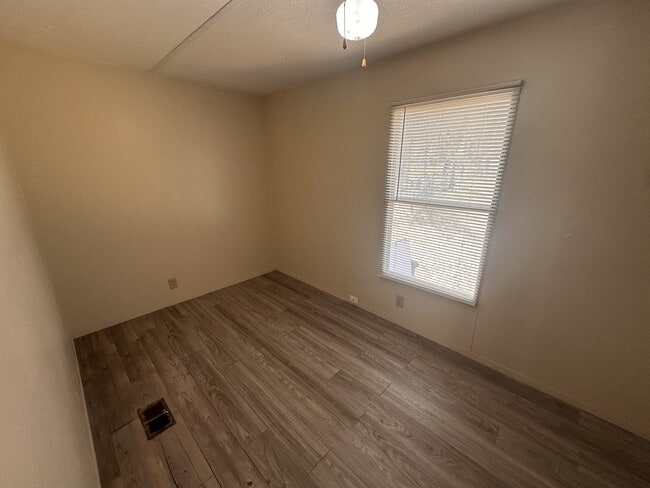 Building Photo - 345 County Line Dr