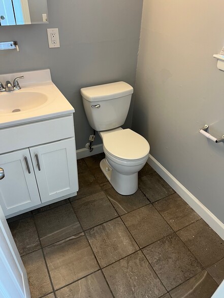 Building Photo - 122 Sycamore Ln