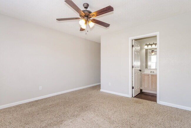 Building Photo - 7292 Green Ash Dr