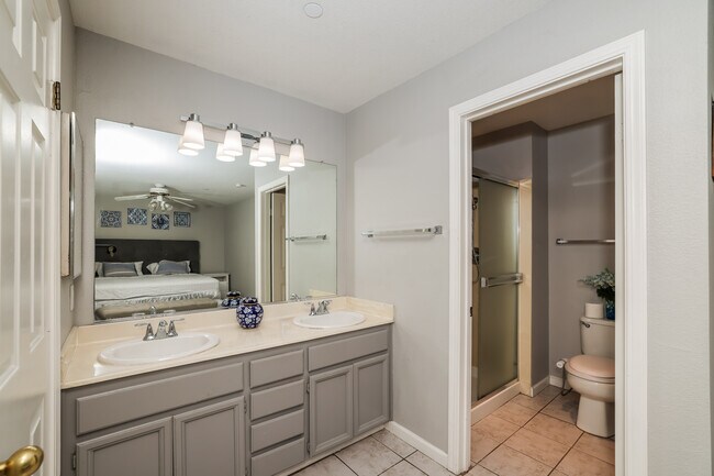 Building Photo - 43 Crystal Gate Ct