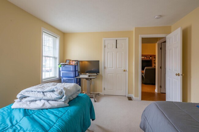 Building Photo - 4 Myopia Ln