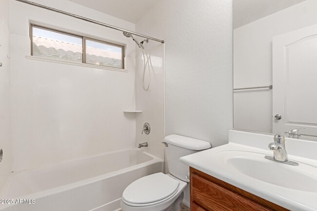 Building Photo - 40882 W Robbins Dr