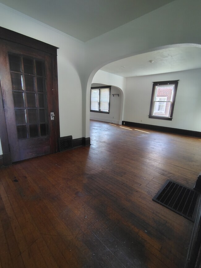 Building Photo - 1812 S 4th St