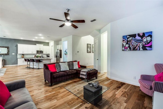 Building Photo - 18303 Parkview Point Dr