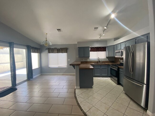 Building Photo - Henderson Cutie