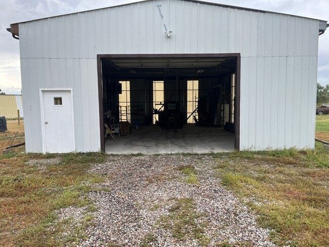 Building Photo - 1639 17 Mile Rd