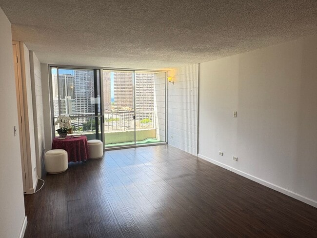Building Photo - 1 Bed / 1 Bath | Utilities include | Near ...
