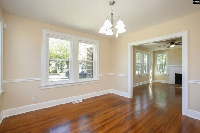 Building Photo - Charming 3-Bedroom Home in the Heart of Rosewood – Available July 2026!