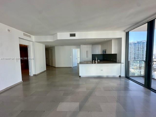 Building Photo - 68 SE 6th St