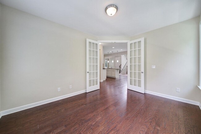Building Photo - Gorgeous 4 Bed 3.5 Bath Home with Basement...