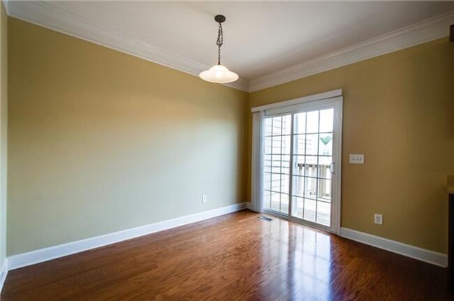 Building Photo - 3-bed/3.5-bath in Lenox Village