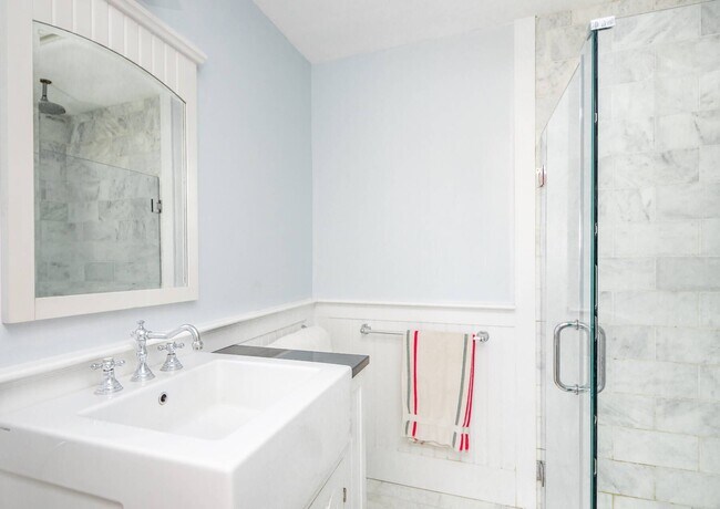 Building Photo - 131 S Edgemere St