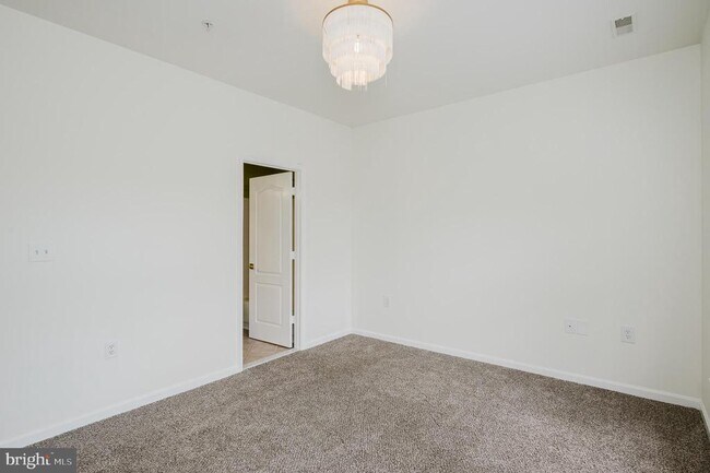 Building Photo - 557 Rhapsody Ct