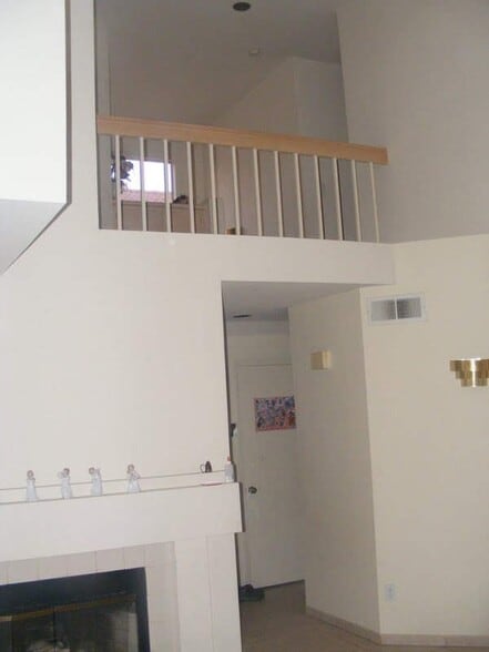Building Photo - 2128 Shoreview Pl