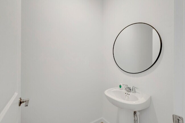 Building Photo - Luxurious Living: Spacious 5-Bedroom Home with Scenic Views in Port Saint Lucie!