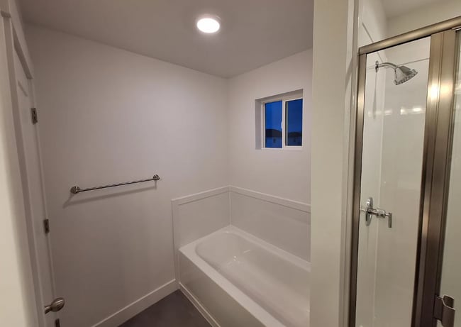 Building Photo - 4 bedroom/2.5 bathroom Townhome in Eagle Mountain