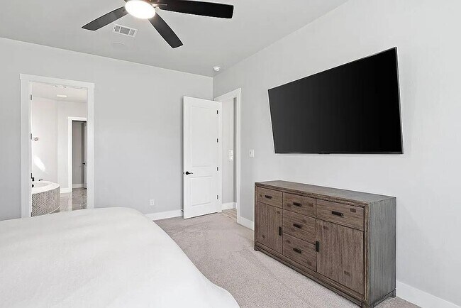 Building Photo - 1102 Woodpark Ln