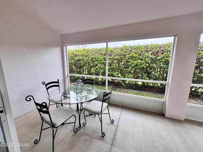 Building Photo - 1419 Coconut Palm Cir