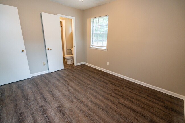 Building Photo - Cute 3 bed 2 bath on the SE side of Tallahassee