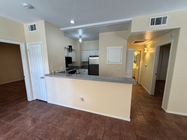 Building Photo - Charming First-Floor Condo with Resort-Style Amenities