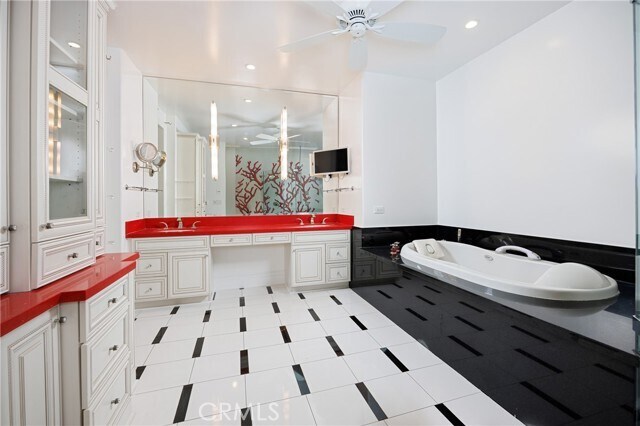 Building Photo - 18 Rue St Cloud