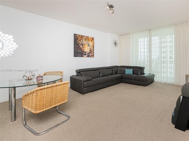 Building Photo - 1745 E Hallandale Beach Blvd