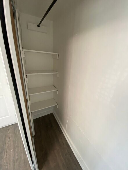 Closet 2 - 508 5th St SW
