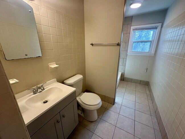 Building Photo - 2612 Alice Ave