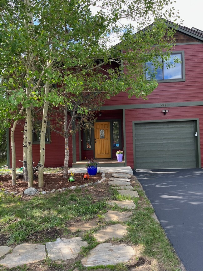 Primary Photo - 650 Belford St