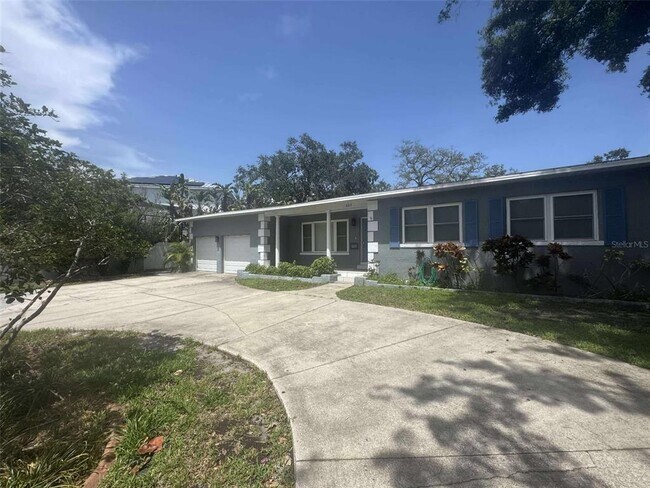 Primary Photo - 404 S West Shore Blvd