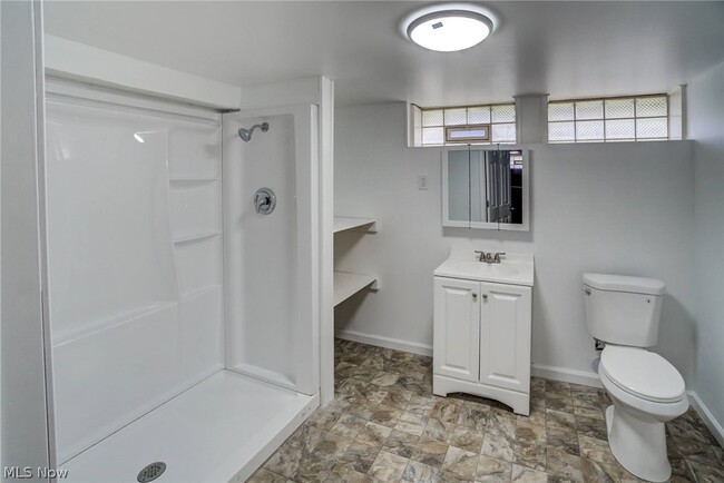 Building Photo - 1343 Victory Dr