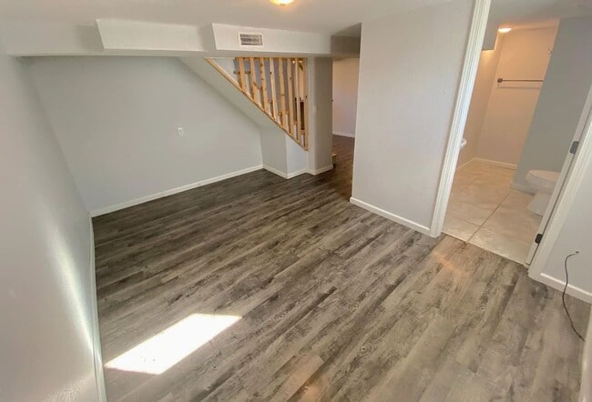 Building Photo - Spacious 4 Bed 2 Bath Home Lots of Storage