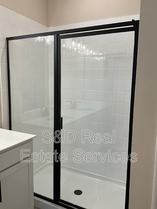 Building Photo - 807 Ballantyne Dr