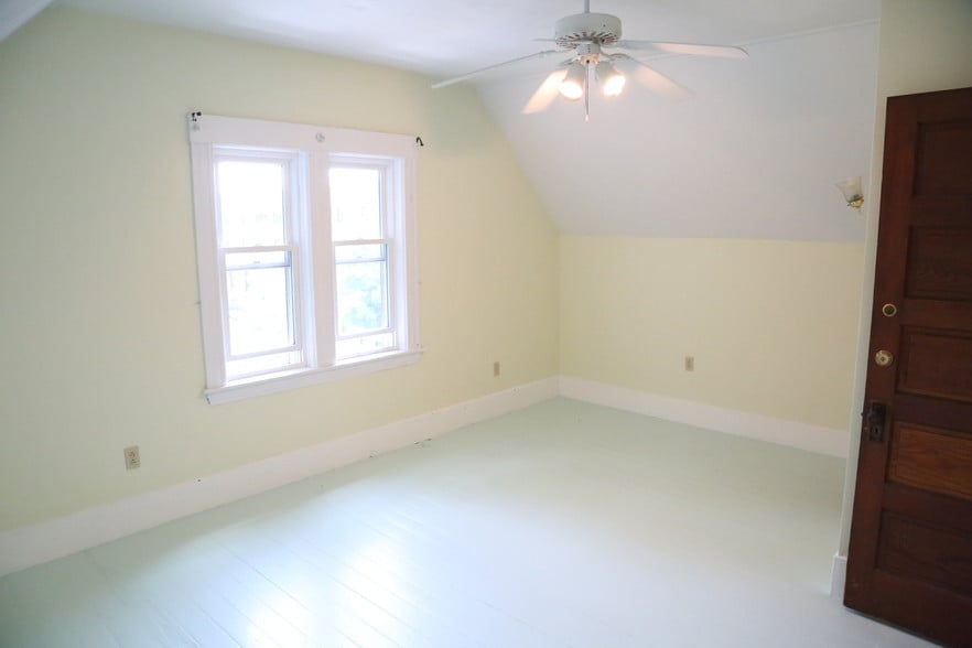 BEDROOM 3 - 16 Charlotte St