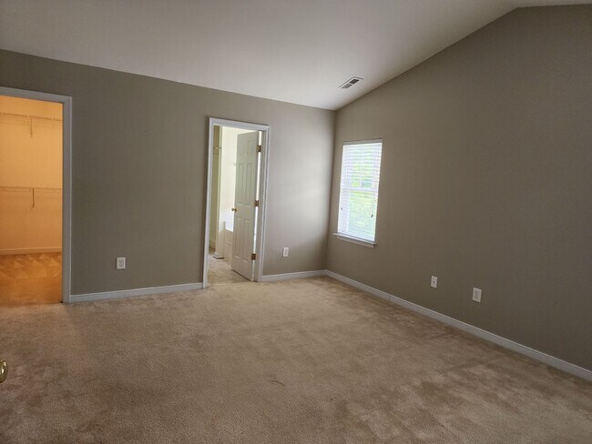 Building Photo - Beautiful Spacious Home in Huntington Place!