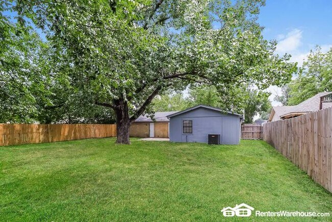 Building Photo - Newly renovated spacious 4 bed/2 bath, wit...