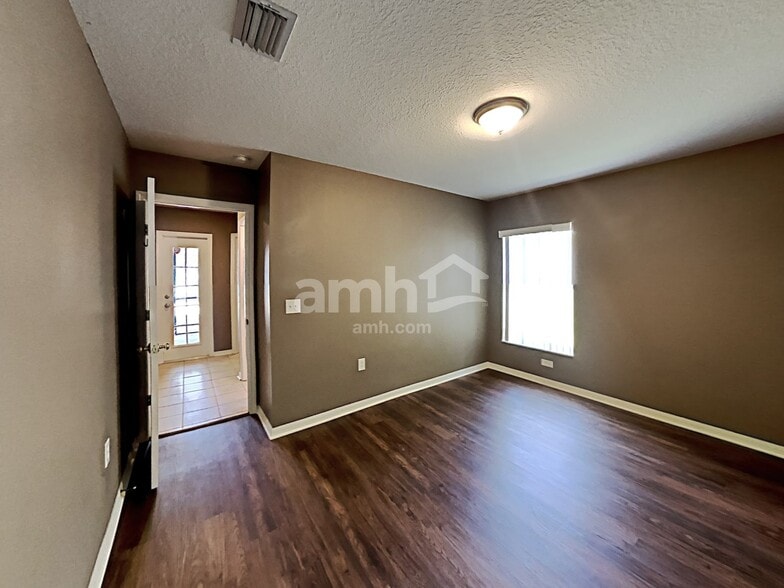 Building Photo - 22611 Roderick Dr