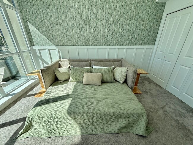 Building Photo - 1431 Pacific Hwy