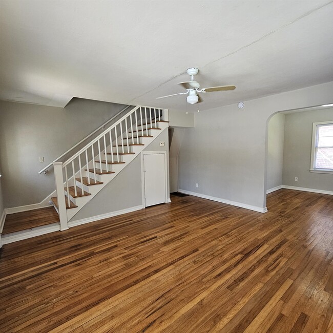 Building Photo - 124 S Franklin Blvd