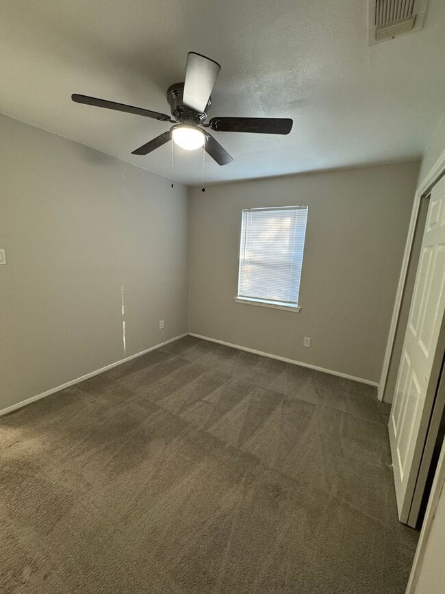 Building Photo - Welcome Home to Peace, Space & Comfort