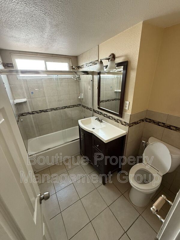 Building Photo - 1348 E 213th St