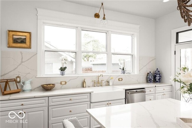 Building Photo - 929 Sanders St