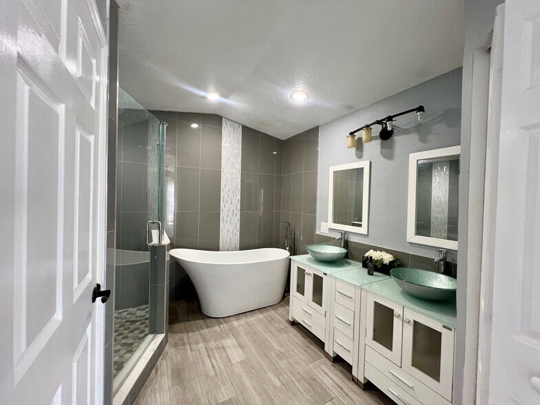 Building Photo - 3855 Headsail Dr