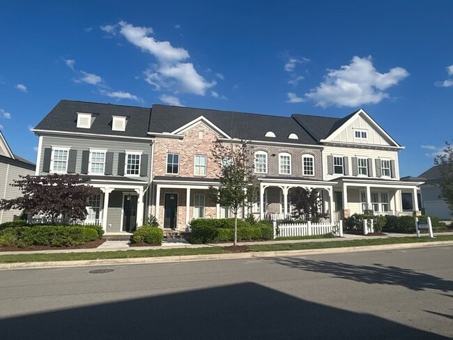 Building Photo - 3BR End-Unit in Westhaven | Main-Level Primary + Office + Bonus Room